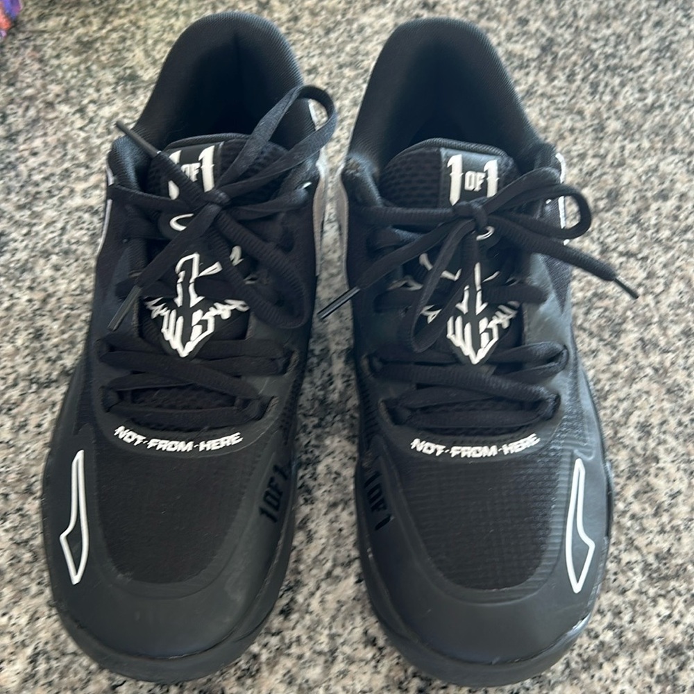 MELO basketball shoes. Size 10 men